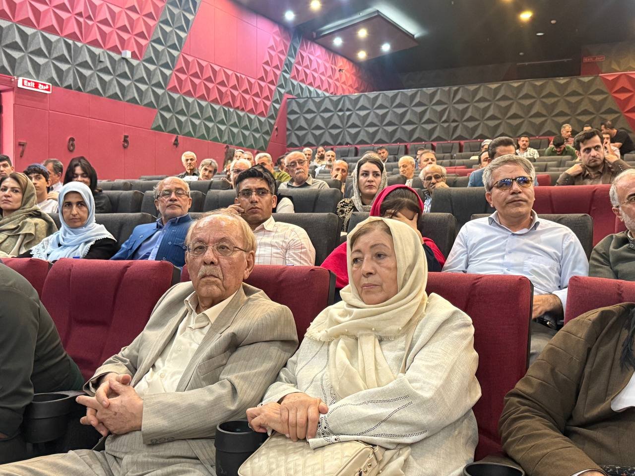 عصری با عالم بی ادعا