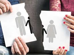 تأثیر عوامل اقتصادی و دخالت خانواده‌ها در افزایش طلاق