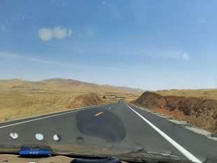 گزارش سقزرووداو از اسفالت یک لایه جاده جایگزین سقز- مریوان/ لزوم توجه به کیفیت پروژه ها