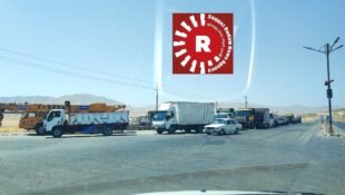 داستان تکراری صف های طولانی خودروهای سنگین و باری در ابتدای جاده سقز- بانه